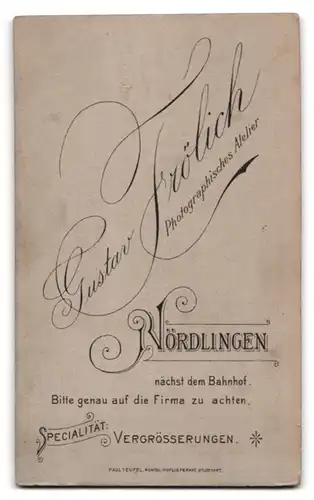 Fotografie Gustav Frölich, Nördlingen, am Graben, junger Konfirmand mit Hut und Bibel