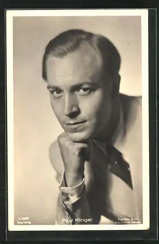 AK Schauspieler Paul Klinger in Denkerpose