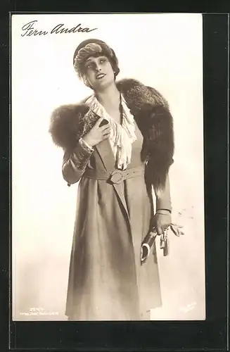 AK Schauspielerin Fern Andra in Ausgehgarderobe