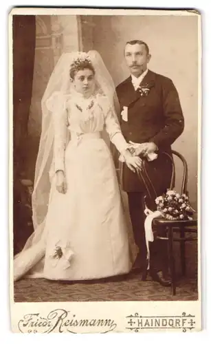 Fotografie Friedrich Reismann, Haindorf, Junges Brautpaar im Portrait