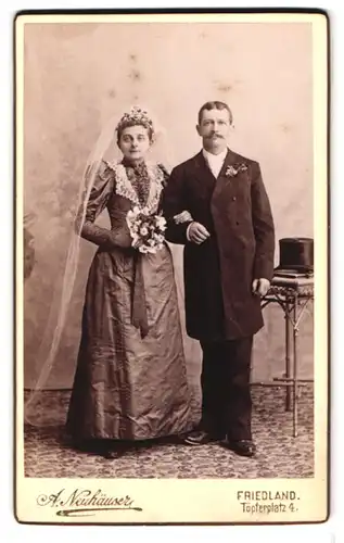 Fotografie A. Neuhäuser, Friedland i.B., Töpferplatz 4, Hochzeitsfoto eines bürgerlichen Brautpaares