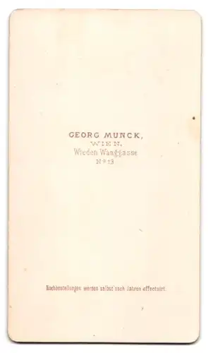 Fotografie Georg Munck, Wien-Wieden, Waaggasse 13, Portrait eleganter Herr mit Vollbart