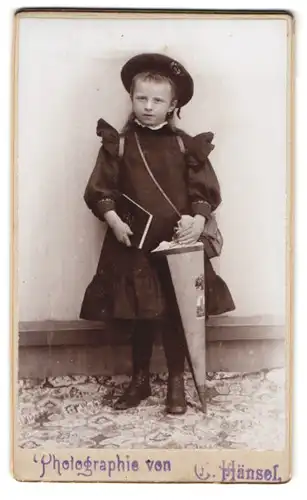 Fotografie C. Hänsel, Dresden, Portrait kleine Schulanfängerin mit Zuckertüte