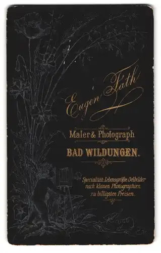 Fotografie Eugen Fath, Bad Wildungen, rück. Putte mit Plattenkamera, Jugendstil, rück. Frau im dunklen Kleid