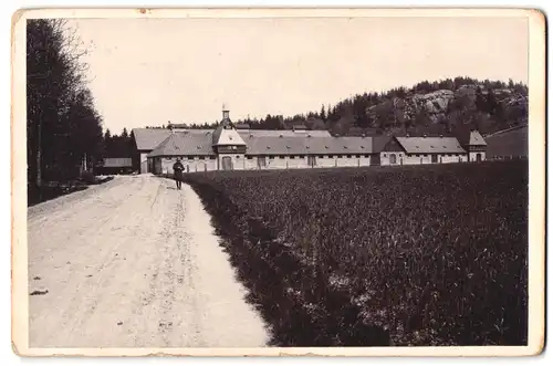 Fotografie F. HJ. Nordström, Qvistrum, Ansicht Qvistrum, Weg zum Reiterhof