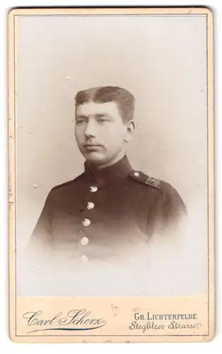 Fotografie Carl Scherz, Gr. Lichterfelde, Steglitzer Strasse, Portrait Soldat, Schulterklappe Rgt. 136