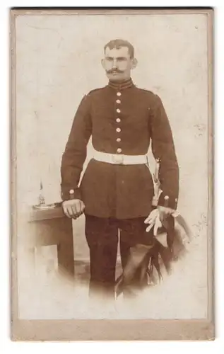 Fotografie unbekannter Fotograf und Ort, Portrait Soldat der Infanterie in Ausgehuniform