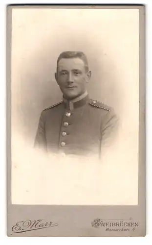 Fotografie E. Marr, Zweibrücken, Bismarckstr. 9, Portrait Soldat, Schulterstück Einjährig Freiwilliger
