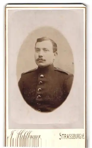 Fotografie J. Mehlbreuer, Strassburg i/E., Steinwallstr. 56, Portrait Soldat in Ausgehuniform