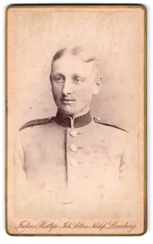 Fotografie Julius Rathje, Lüneburg, Wagestr. 2, Portrait eines Soldaten