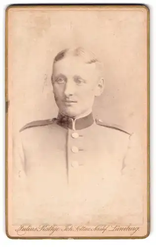 Fotografie Julius Rathje, Lüneburg, Wagestr. 2, Portrait eines Soldaten