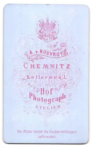 Fotografie A. v. Rouvroy, Chemnitz, Kellerweg 1, Portrait Soldat in Ausgehuniform, Degen mit Portepee