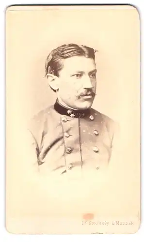 Fotografie Dr. Szekely & Massak, Wien, Elisabethstr. 1, Portrait eines österreichischen Offiziers