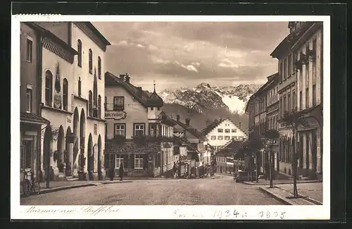 AK Murnau am Staffelsee, Strassenpartie mit Gasthaus