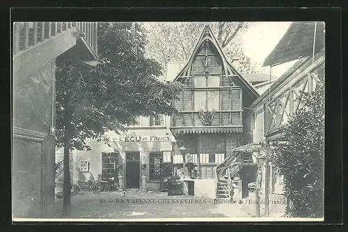 AK La Varenne-Chennevieres, Interieure de l`Ecu de France