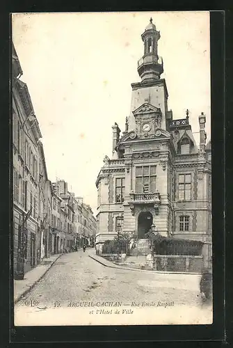 AK Arcueil-Cachan, Rue Emile Raspail et l`Hotel de Ville