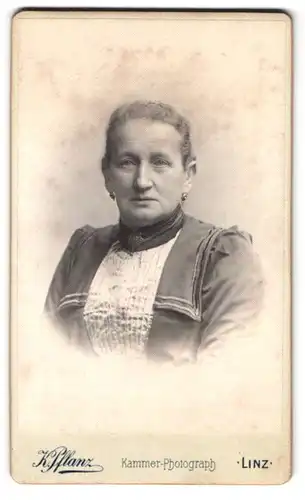Fotografie Karl Pflanz, Linz, Graben 30, Portrait ältere Dame mit zurückgebundenem Haar