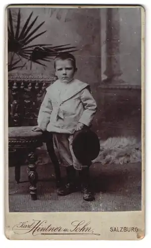 Fotografie Karl Hintner u. Sohn, Salzburg, St. Peter-Bezirk, Portrait kleiner Junge im Matrosenanzug