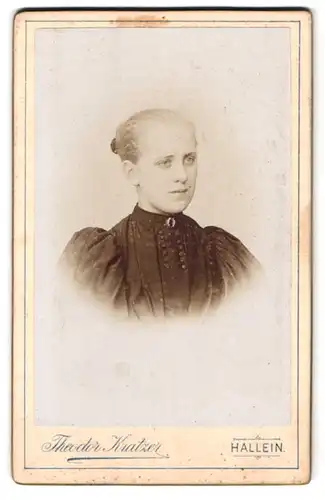 Fotografie Theodor Kratzer, Hallein, Portrait junge Dame im Kleid