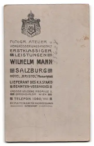 Fotografie Wilhlem Mann, Salzburg, Makartplatz, Portrait junger Mann in modischer Kleidung