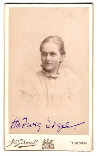 Fotografie Alb. Schmidt, Pforzheim, Portrait junge Dame mit zurückgebundenem Haar