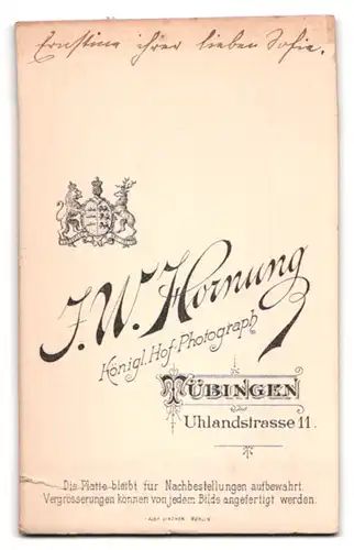 Fotografie J. W. Hornung, Tübingen, Uhlandstrasse 11, Portrait junge Dame mit zurückgebundenem Haar