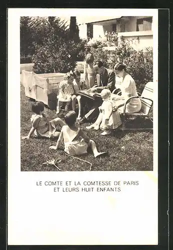 AK Le Comte et la Comtesse de Paris et leurs huit enfants