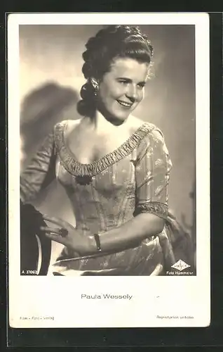 AK Schauspielerin Paula Wessely in tailliertem Kleid