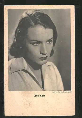 AK Schauspielerin Lotte Koch mit ernstem Blick