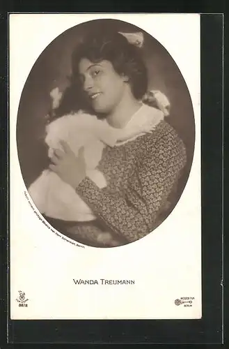 AK Schauspielerin Wanda Treumann mit Puppe