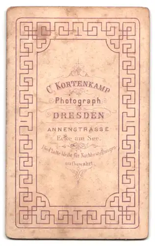 Fotografie C. Kortenkamp, Dresden, Annenstrasse Ecke am See, Portrait Soldat der Infanterie