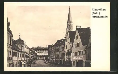 AK Dingolfing, Bruckstrasse mit Kirchturm