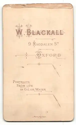 Fotografie W. Blackall, Oxford, Portrait junger Herr in zeitgenöss. Garderobe