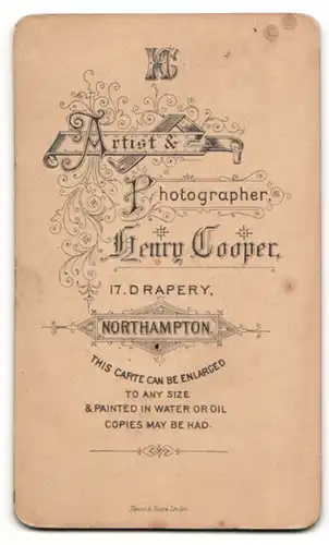 Fotografie Henry Cooper, Northampton, Portrait Herr mit Backenbart in zeitgenöss. Kleidung