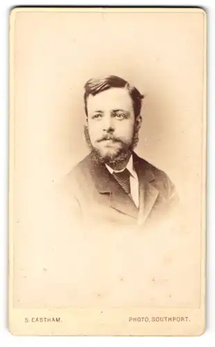 Fotografie S. Eastham, Southport, Portrait junger Herr mit Bart