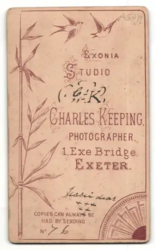 Fotografie Charles Keeping, Exeter, Portrait charmant blickender Herr im Anzug