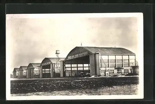 AK Bourget, Flughafen mit Hangars