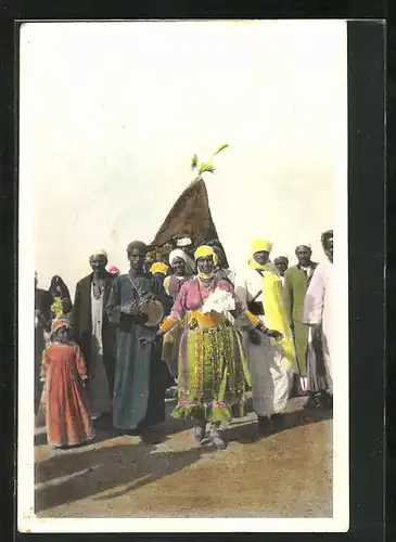 AK Afrikanische Tänzerin im bunten Kleid und Trommler