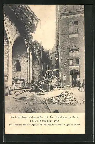 AK Berlin-Kreuzberg, Eisenbahnkatastrophe 1908, Trümmer eines Wagens