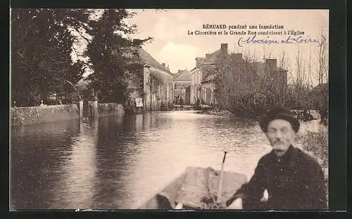 AK Béhuard, L`Indondation, Le Cimetière et la Grande Rue conduisant à l`Église