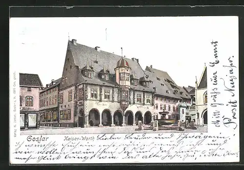 Goldfenster-AK Goslar, Hotel Kaiser-Worth mit leuchtenden Fenstern und Brunnen