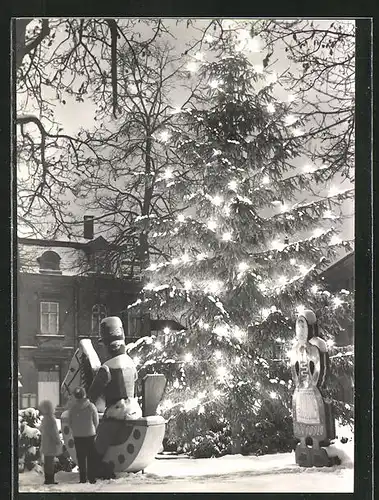 AK Olbernhau, Weihnachtsbaum mit Deko im Winter