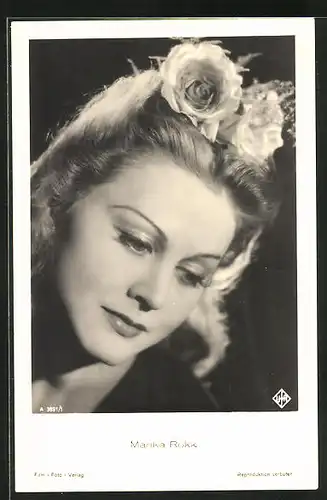 AK Schauspielern Marika Rökk mit Blumen im Haar