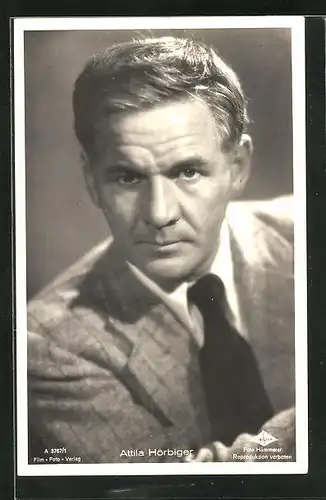 AK Schauspieler Attila Hörbiger mit ernstem Blick