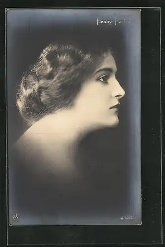 AK Schauspielerin Henny Porten mit traurigem Blick