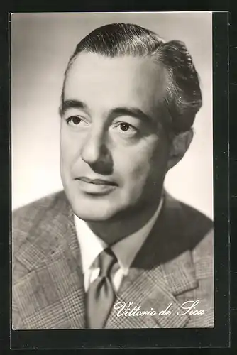 AK Schauspieler Vittorio de Sica mit Anzug und Krawatte