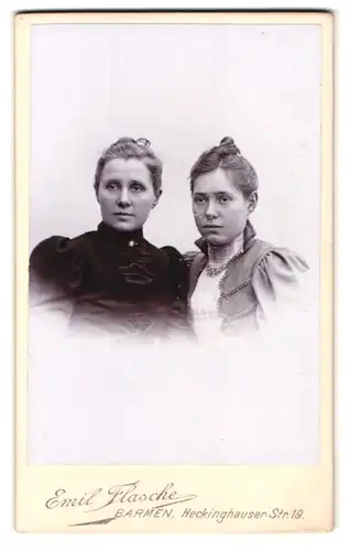 Fotografie Emil Flasche, Barmen, Heckinghauser-Strasse 19, Portrait zwei bürgerliche Damen in zeitgenössischer Kleidung