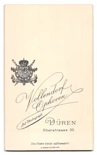 Fotografie Vollendorf Ophoven, Düren, Oberstrasse 35, Portrait junge Dame mit zurückgebundenem Haar