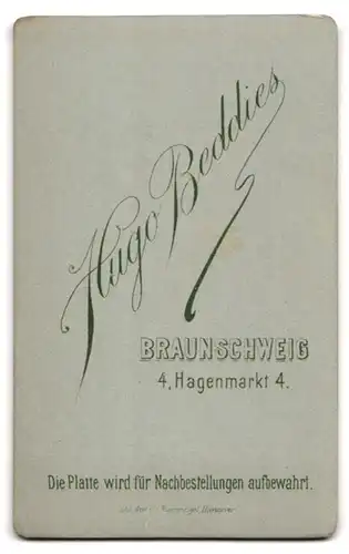 Fotografie Hugo Beddies, Braunschweig, Hagenmarkt 4, Portrait junge Dame mit zurückgebundenem Haar