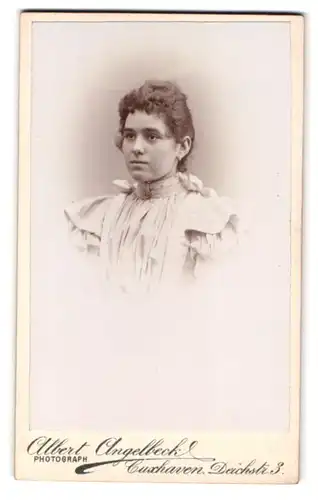 Fotografie Albert Angelbeck, Cuxhaven, Deichstrasse 3, Portrait junge Dame im Kleid